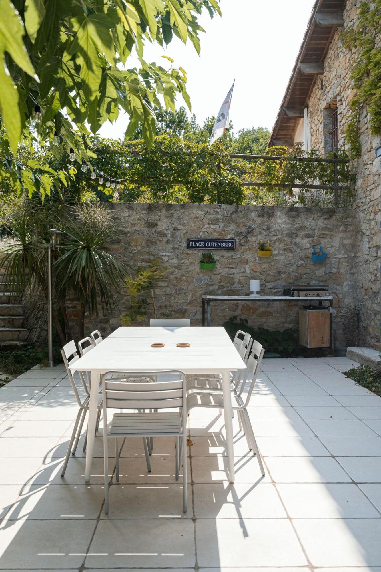 Le Mas Des Oliviers Nimes Bagian luar foto