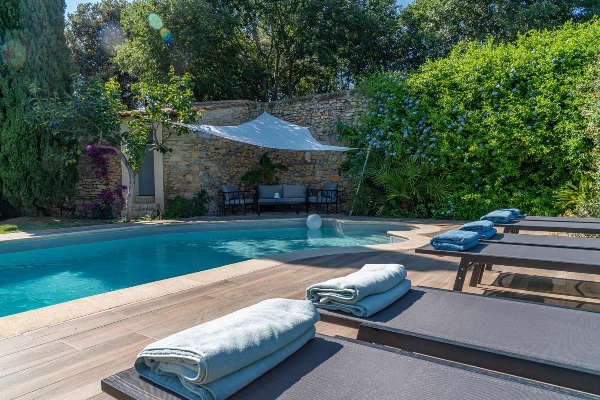 Le Mas Des Oliviers Nimes Bagian luar foto