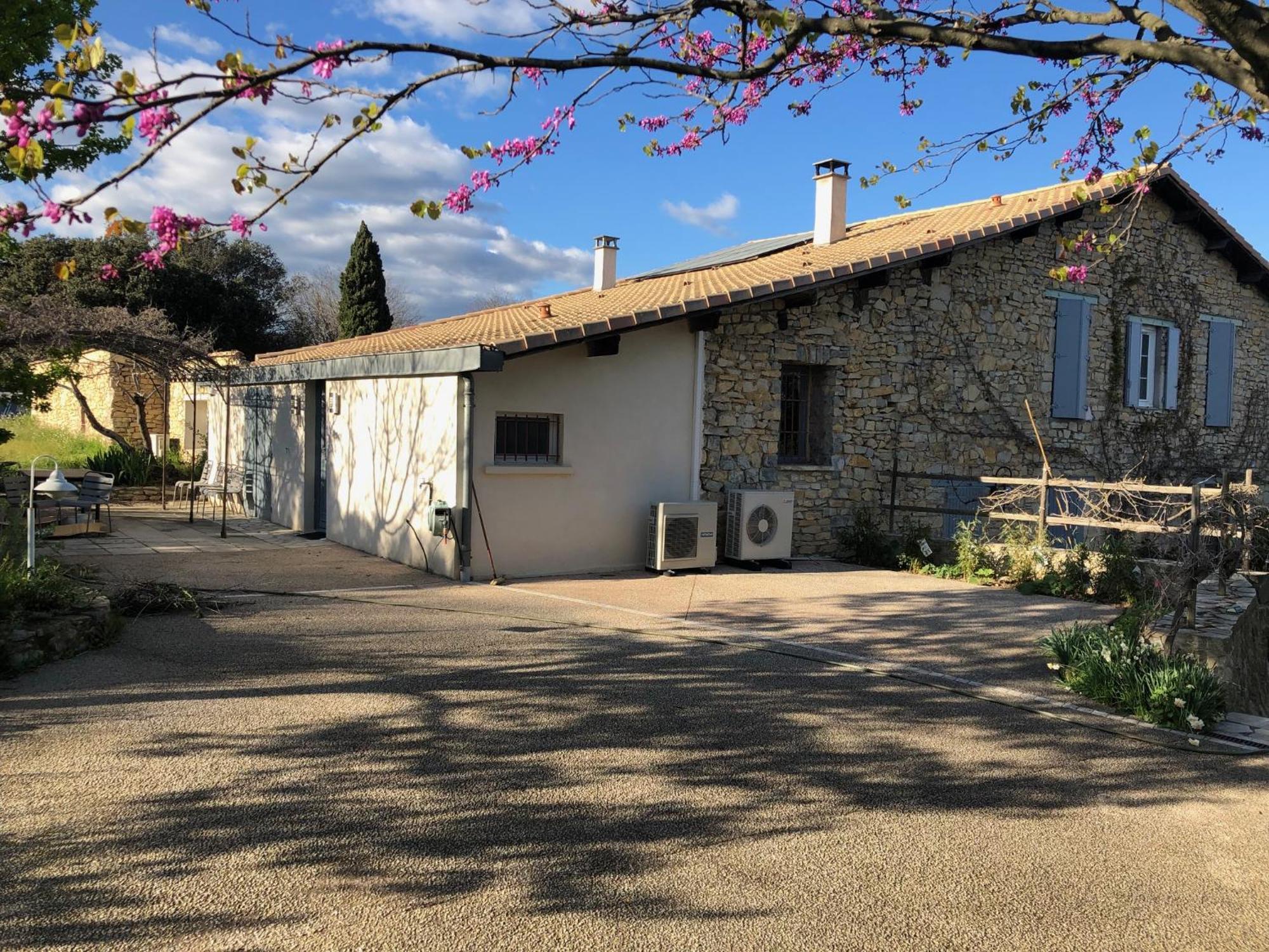 Le Mas Des Oliviers Nimes Bagian luar foto