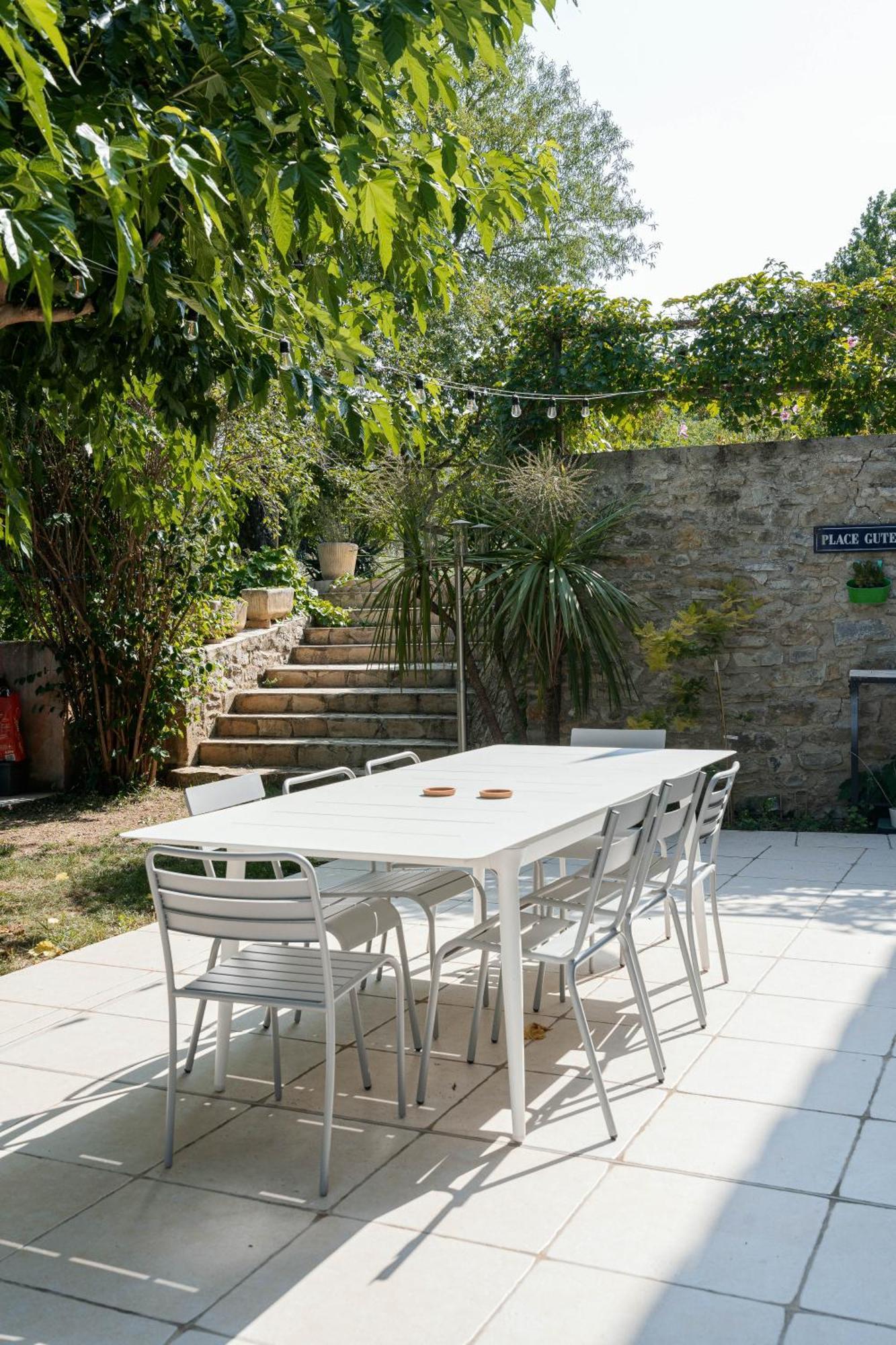 Le Mas Des Oliviers Nimes Bagian luar foto